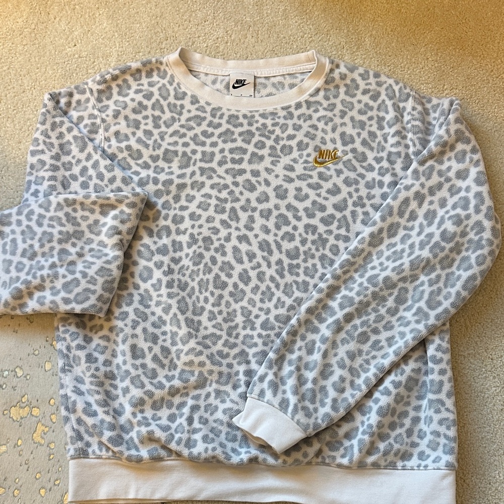 Nike White and Gray Leopard Print women’s Crewneck Sweater